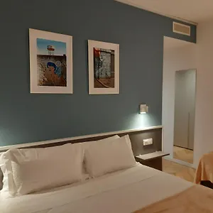 Mako - Centro E Stazione Alloggio in famiglia